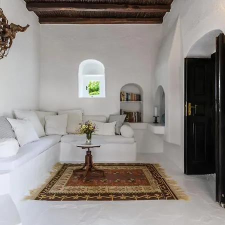 Detached Stone House Near The * Άνω Μερά