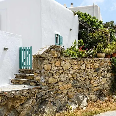 Detached Stone House Near The * Άνω Μερά